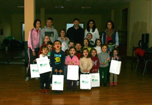 Manuel Regos comparte cos nenos e nenas do municipio a última xornada do programa de conciliación